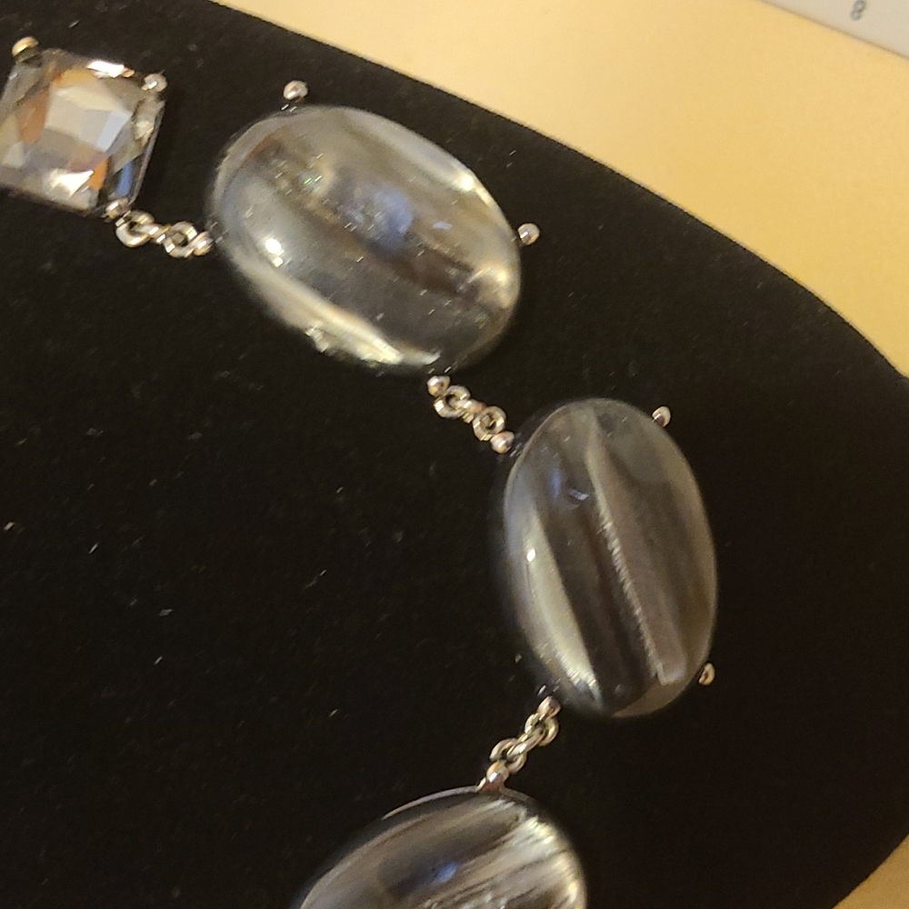 Necklace with The Limited hang tag - Picture 3 of 7